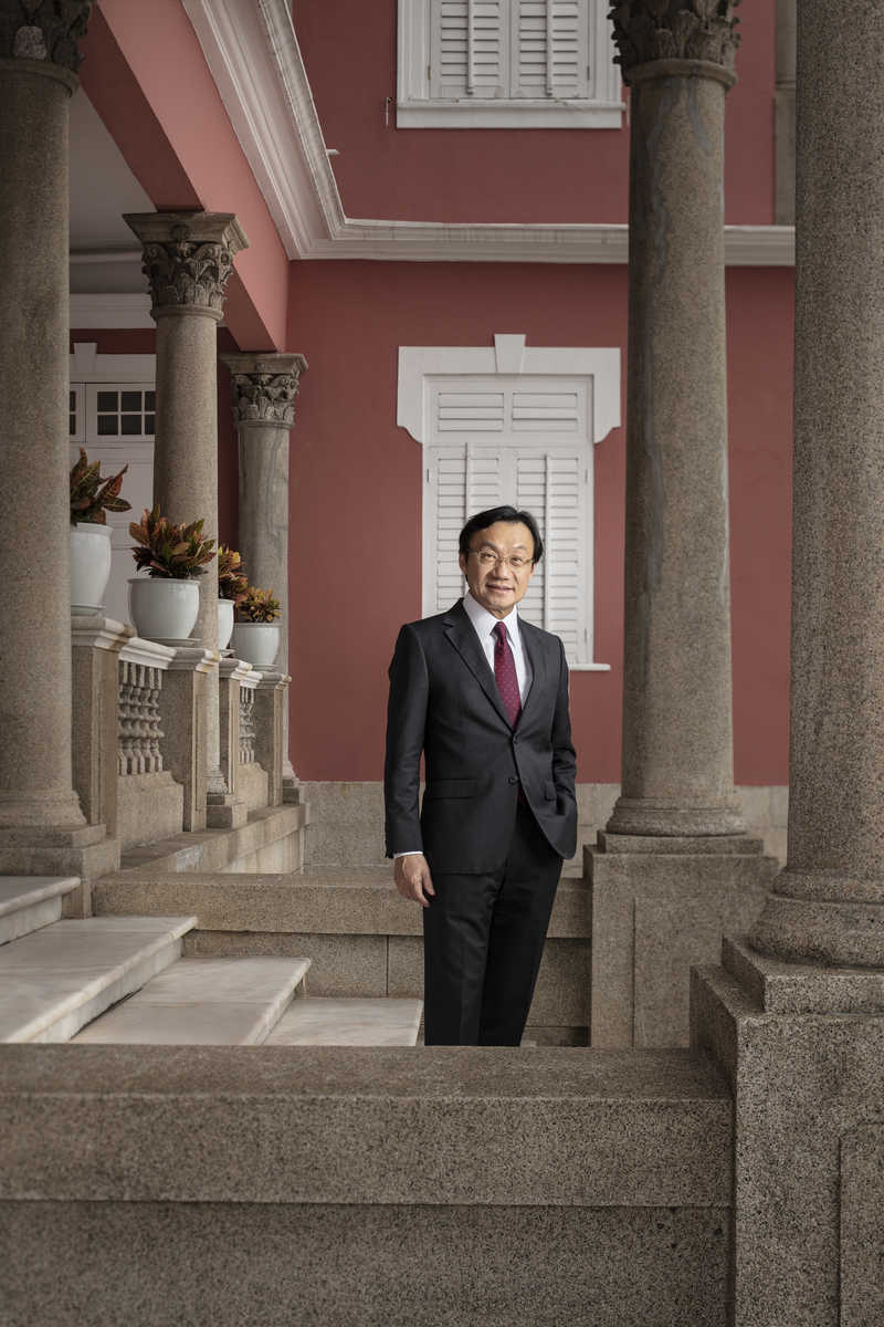 譚俊榮 (Tam Chon Weng), Macau secretary for social affairs and culture.