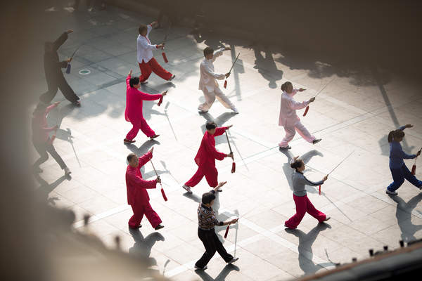 A kung fu group uses swords at the Dufu Jiang Ge