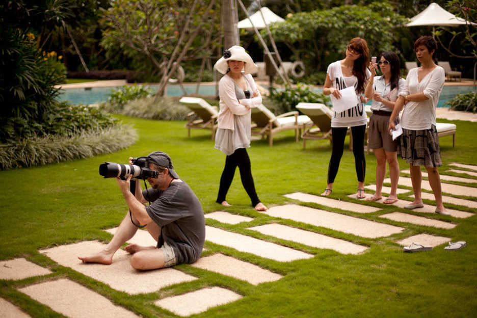 David Hartung photographing Vivian Ju (정민정) at the Four Seasons Macau