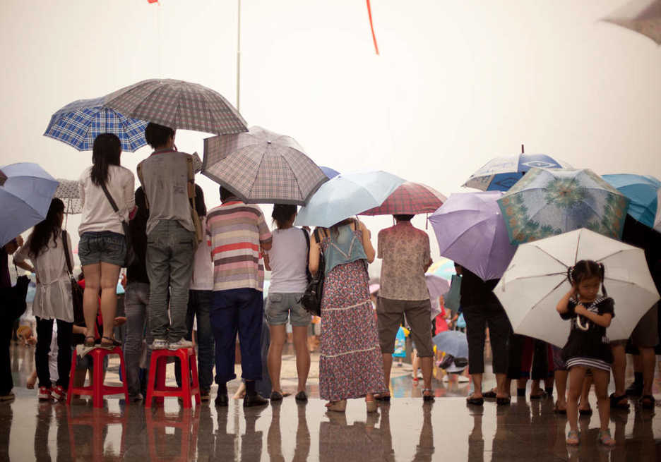 Crowd watching the Guangzhou International Dragon Boat Tournament