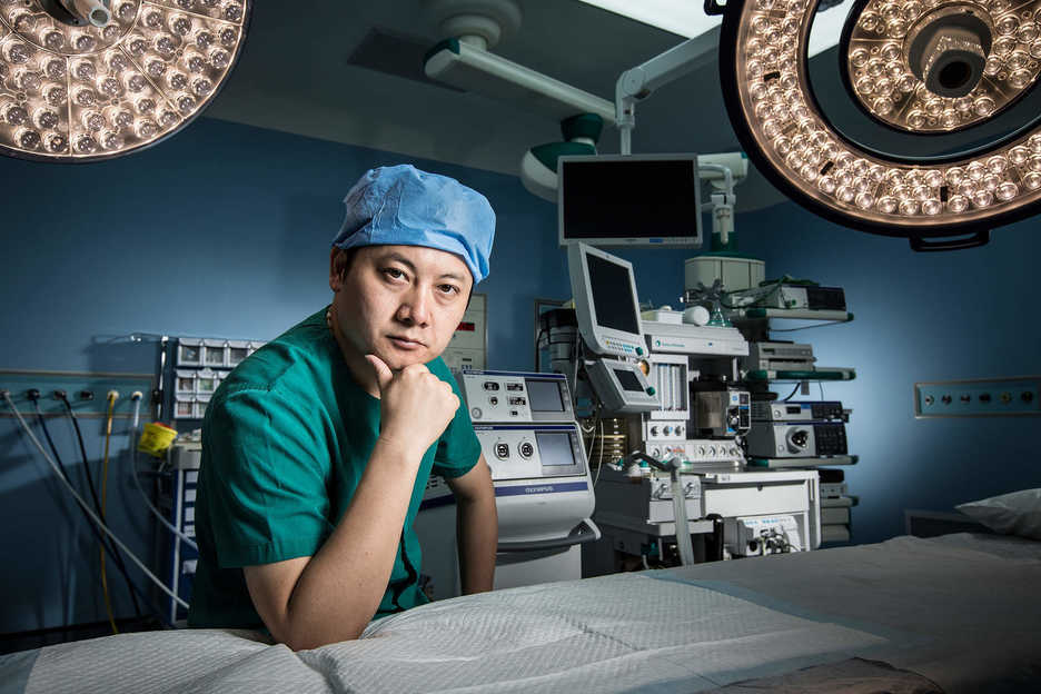 Portrait of Zhang Jin, doctor of thoracic surgery at the Macau University of Science and Technology