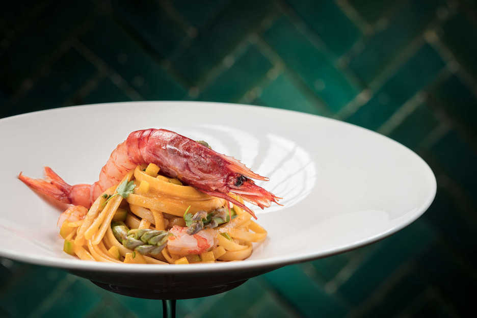 Linguini, prawn and asparagus food photo