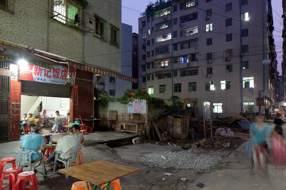 Outdoor dining at a restaurant in Yongtai Village