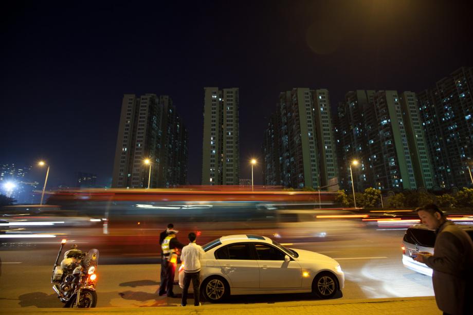 A police officer writes up a fender bender in Liede, Tianhe District, Guangzhou